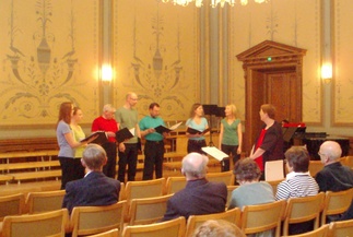 Lauluyhtye Fonetti ystävyyskuorojen yhteiskonsertissa Kuopiossa 10.4.2010.